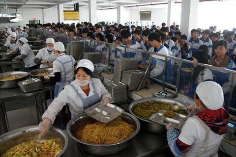 學(xué)校食堂承包這個(gè)近乎被壟斷的賺錢生意，如今卻“開不下去”？